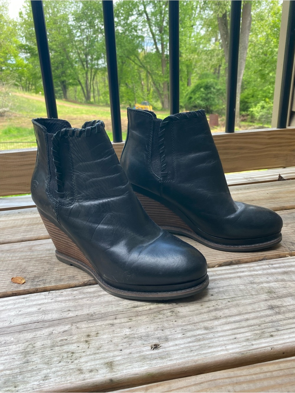 Ariat Women’s Black Leather Wedge Ankle Boot size 9